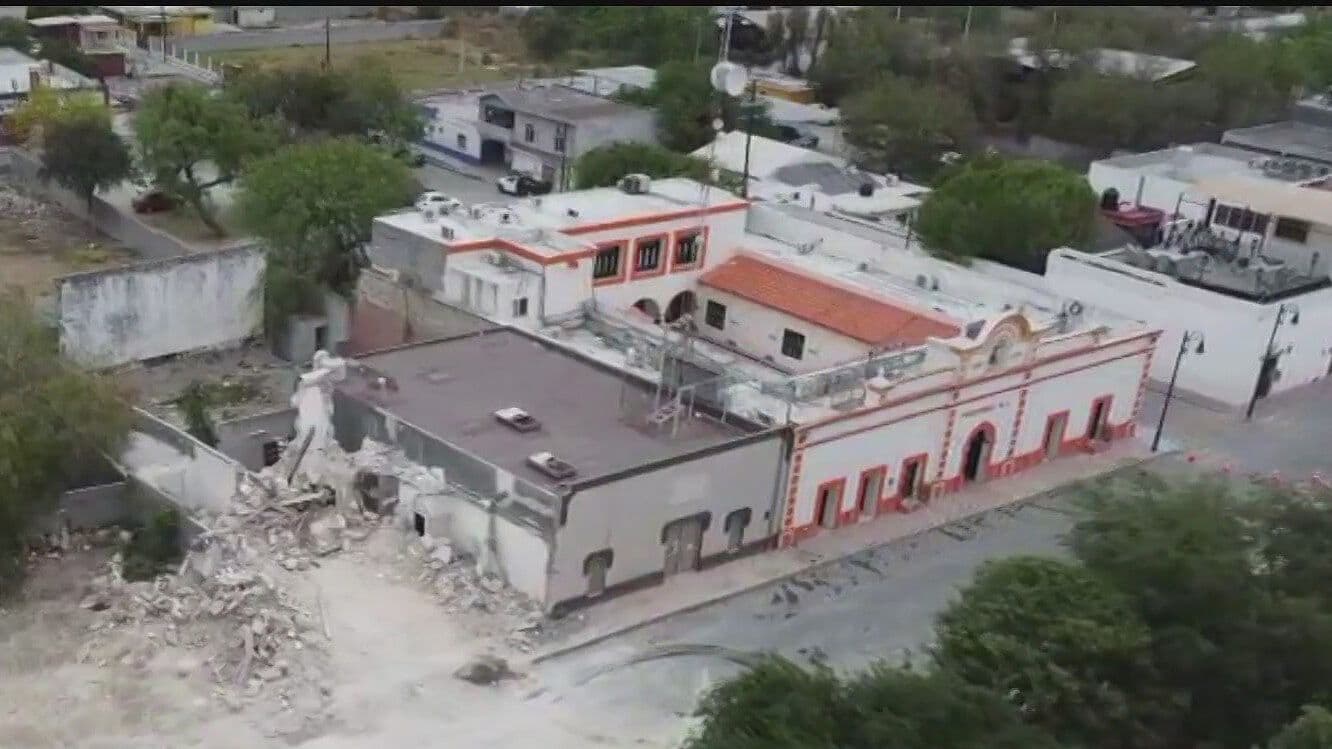 Enoja a Vecinos Demolición de Casa Antigua en Pesquería
