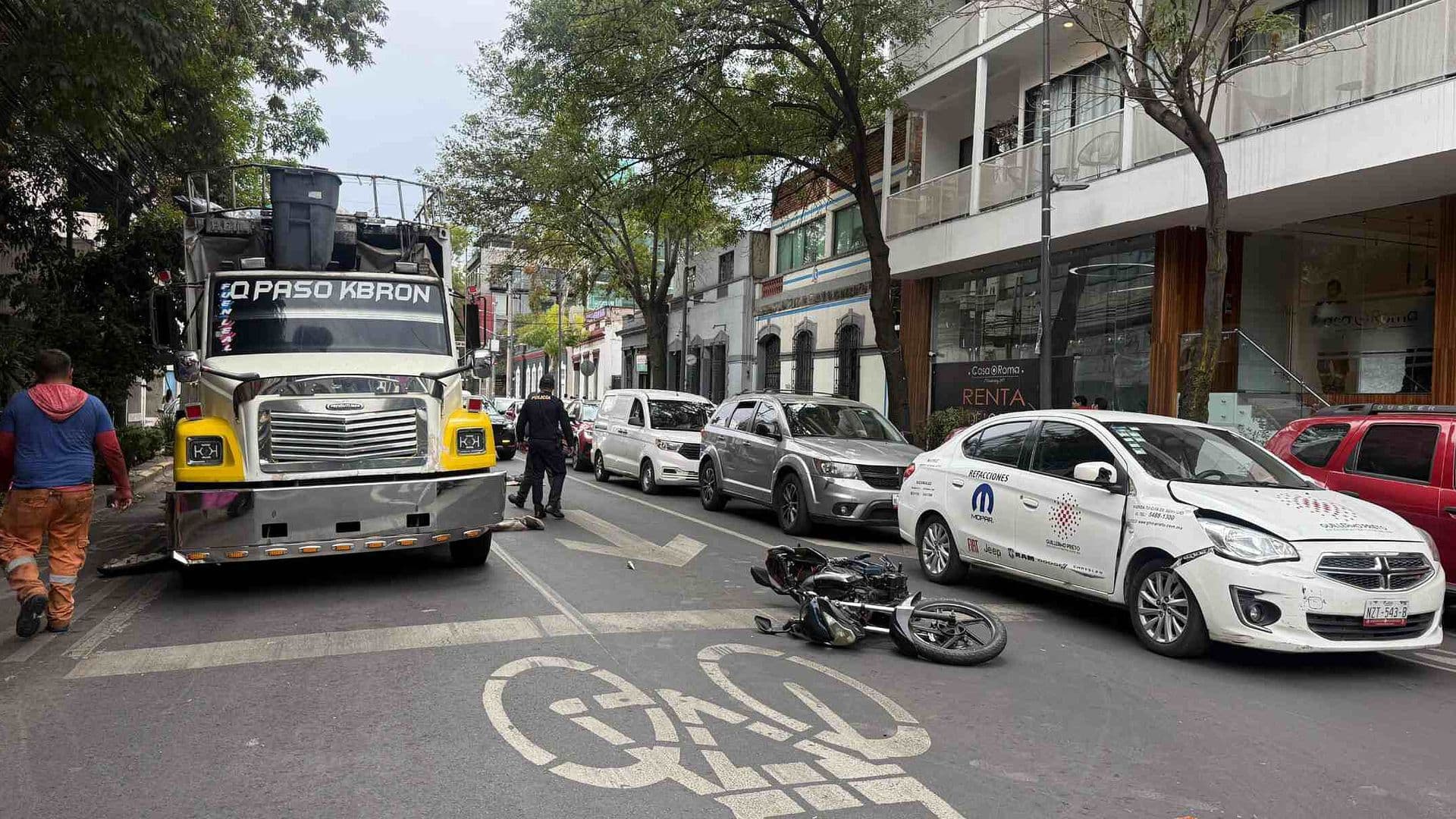 Muere Motociclista Atropellada por Camión de Basura en la Roma Norte, CDMX