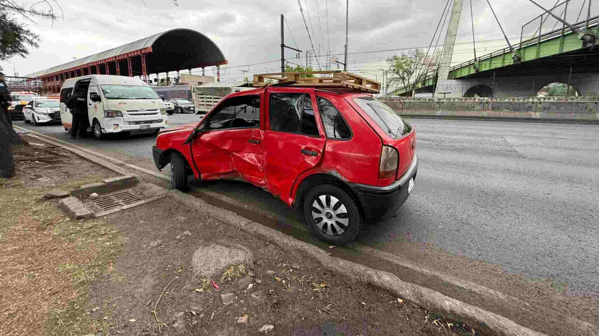 Conductor en Estado de Ebriedad Choca con una Combi en la Calzada Zaragoza