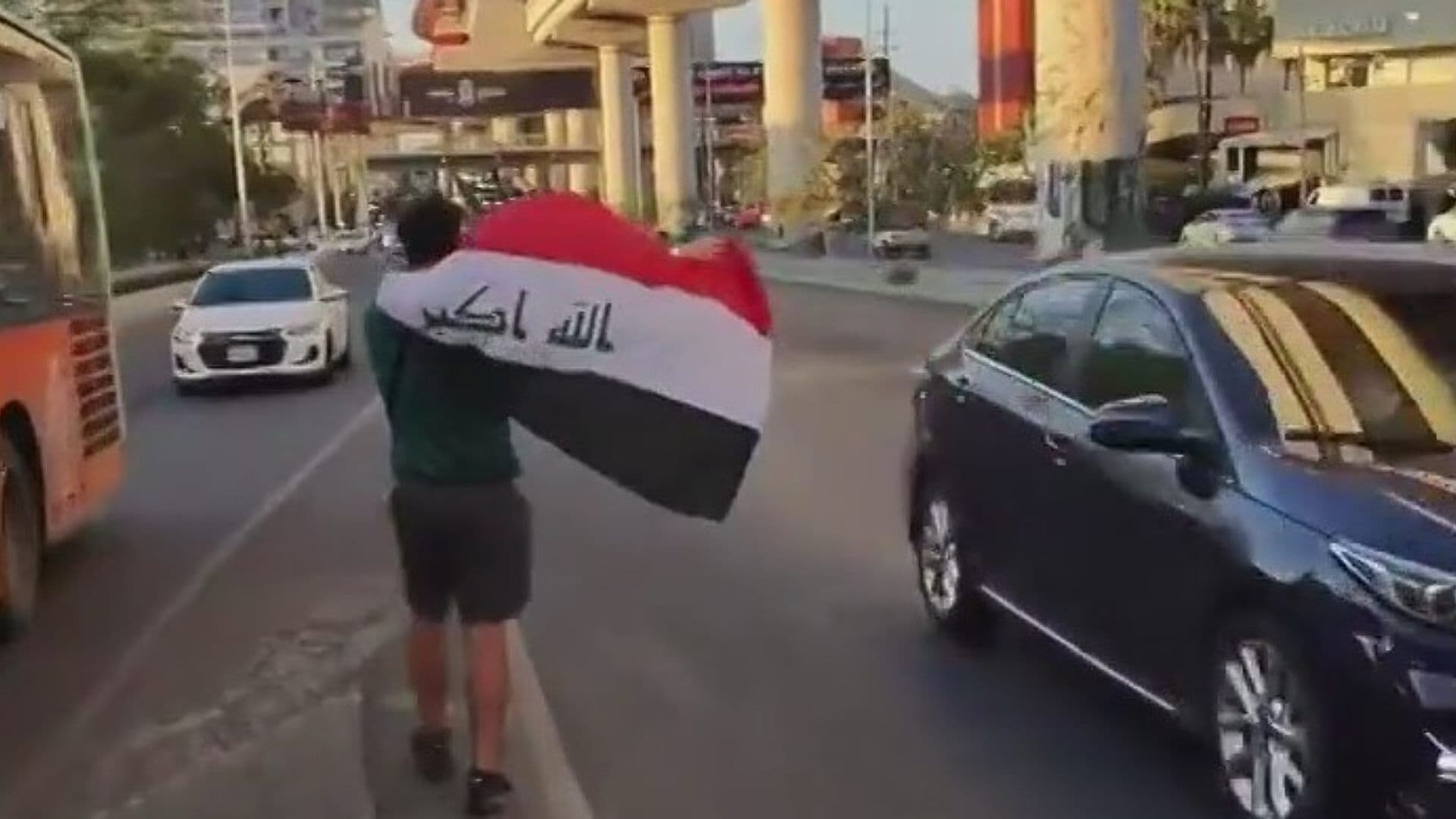 Aficionados de Irak Amanecen Muy Emocionados en Monterrey
