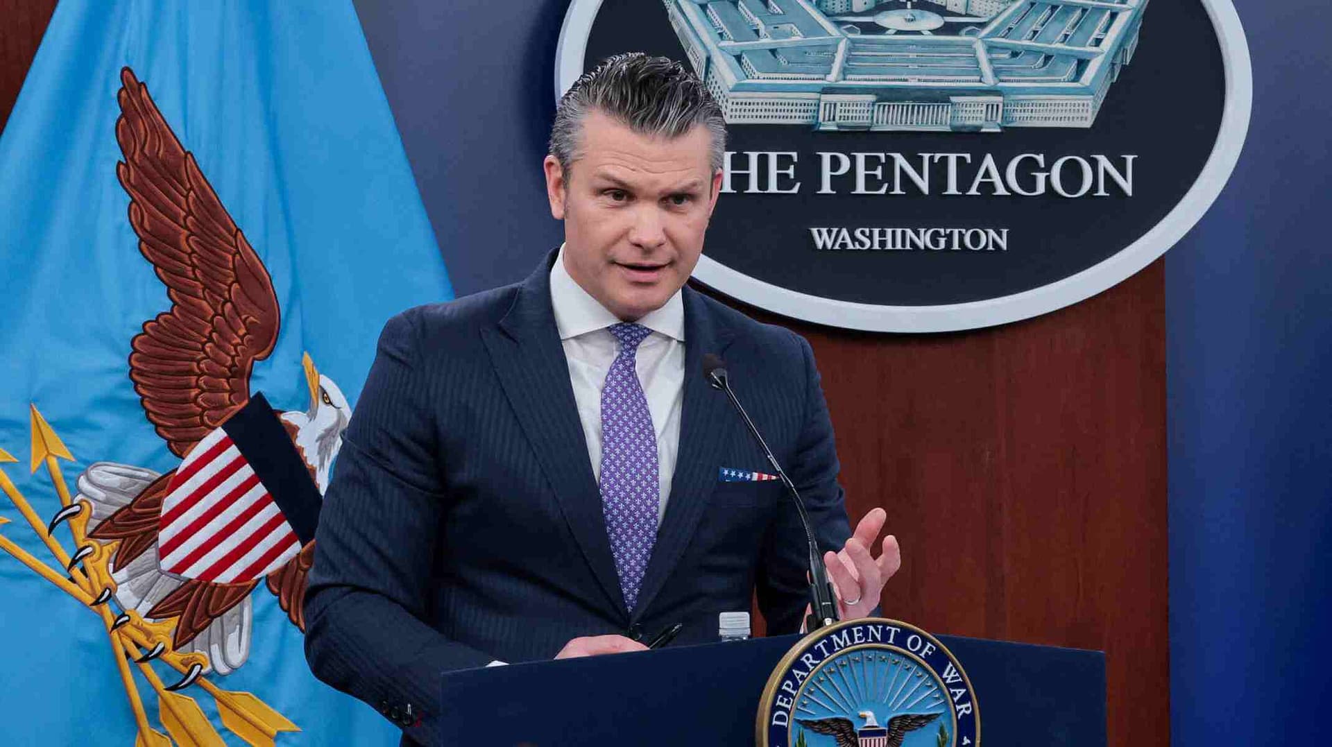 EUA Seguirá Negociando con Bombas, Mientras No Se Llegue a Acuerdo: Pete Hegseth