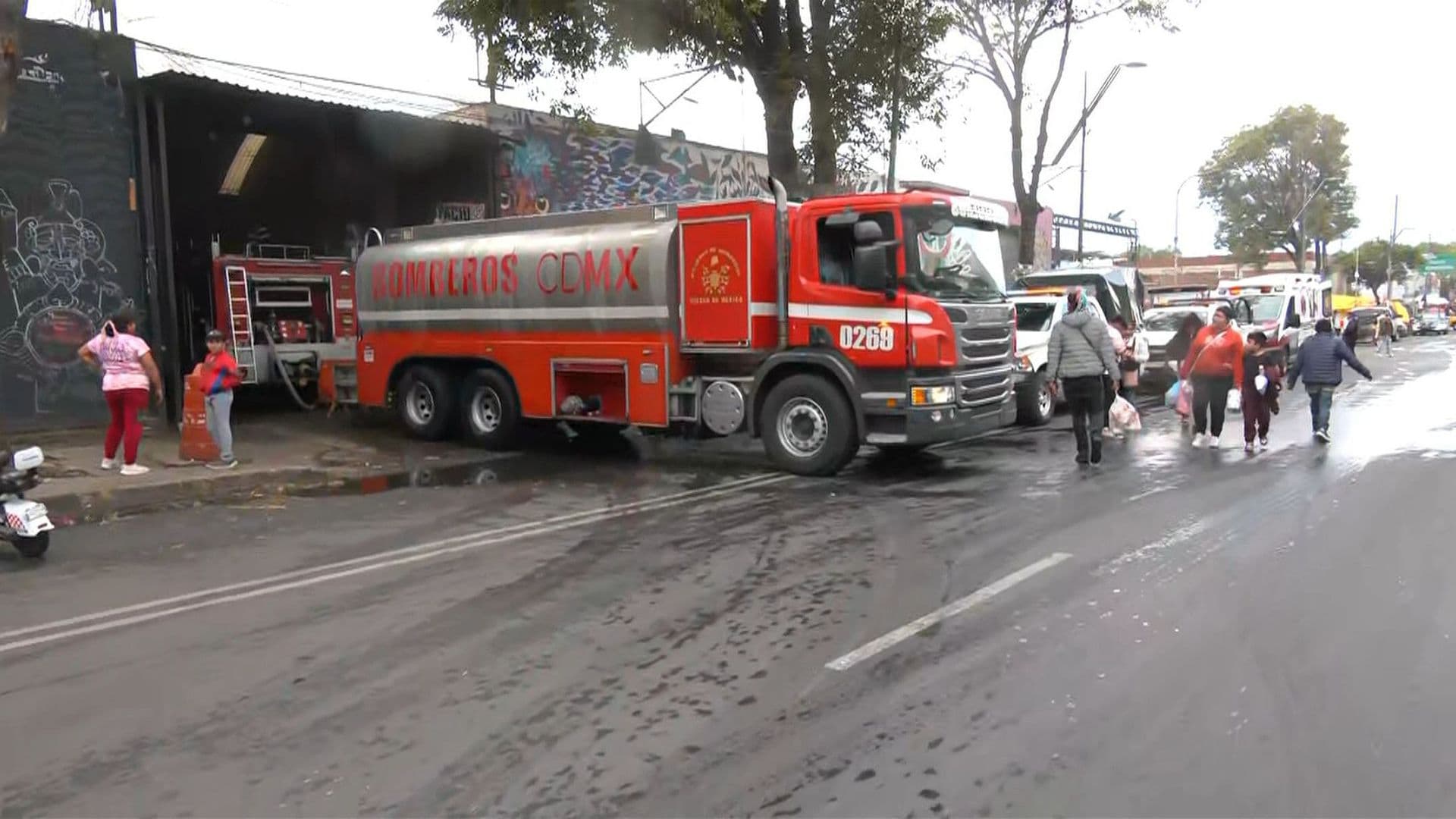 Bomberos Combaten Conato de Incendio en Mercado de Jamaica