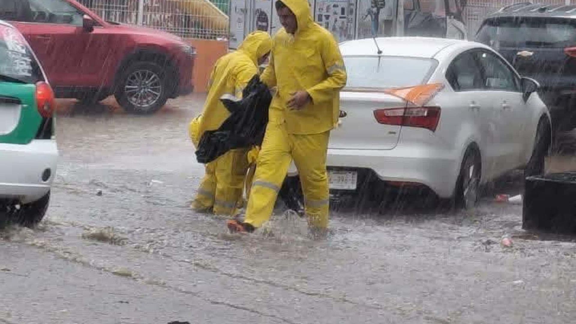 Caos en Xalapa por Granizada: Inundaciones y Autos Atrapados en la Colonia Obrero Campesina