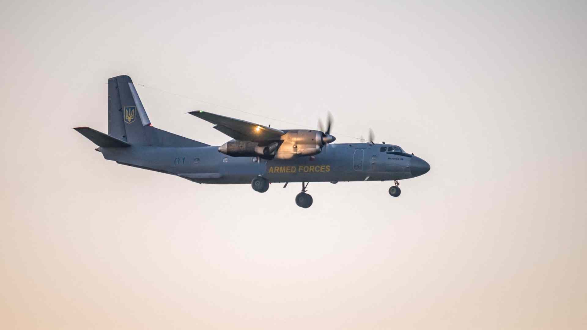 Avión Militar Ruso Antonov-26 se Estrella en Crimea y Deja 29 Muertos