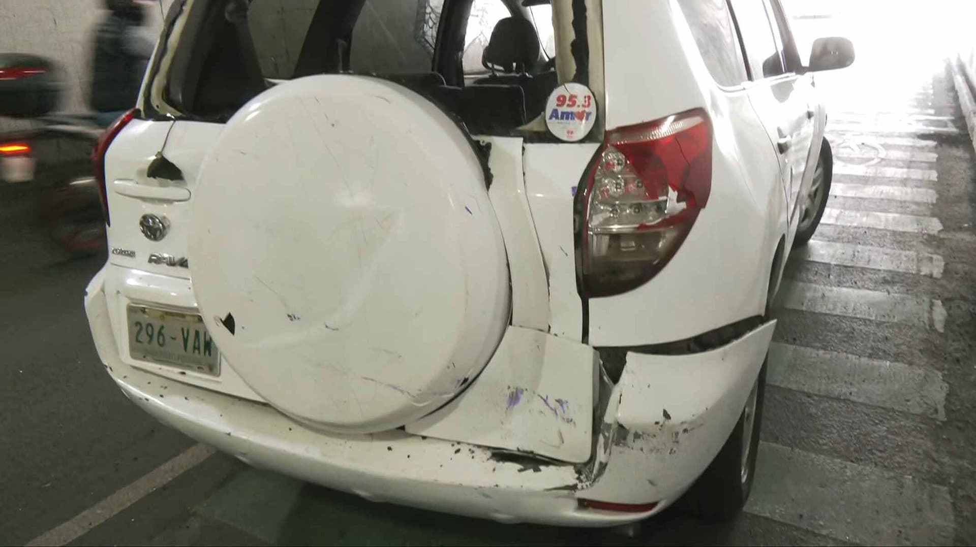 Choca Unidad de Transporte Público con Camioneta en Bajopuente de Coyoacán, CDMX
