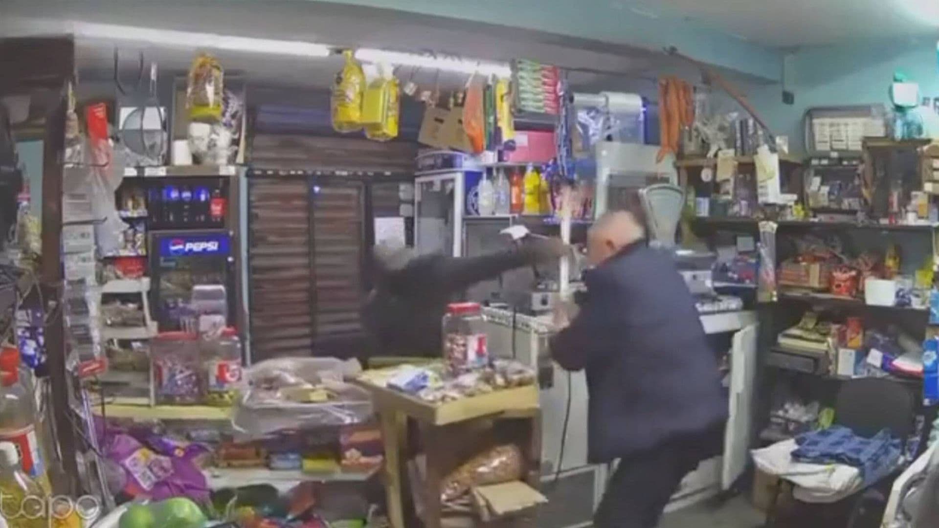 Asalto Armado en Tienda de Pachuca: Delincuente Hiere a Adulto Mayor y Roba Caja Registradora