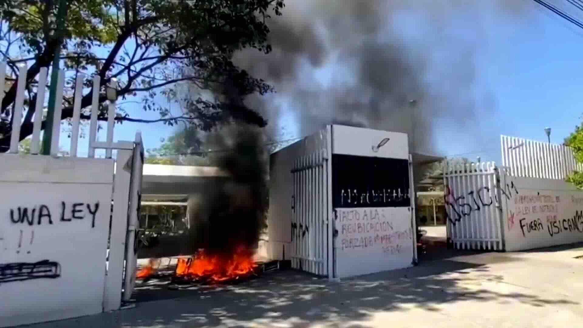 Protesta de la CNTE en Tuxtla Gutiérrez Termina en Vandalismo