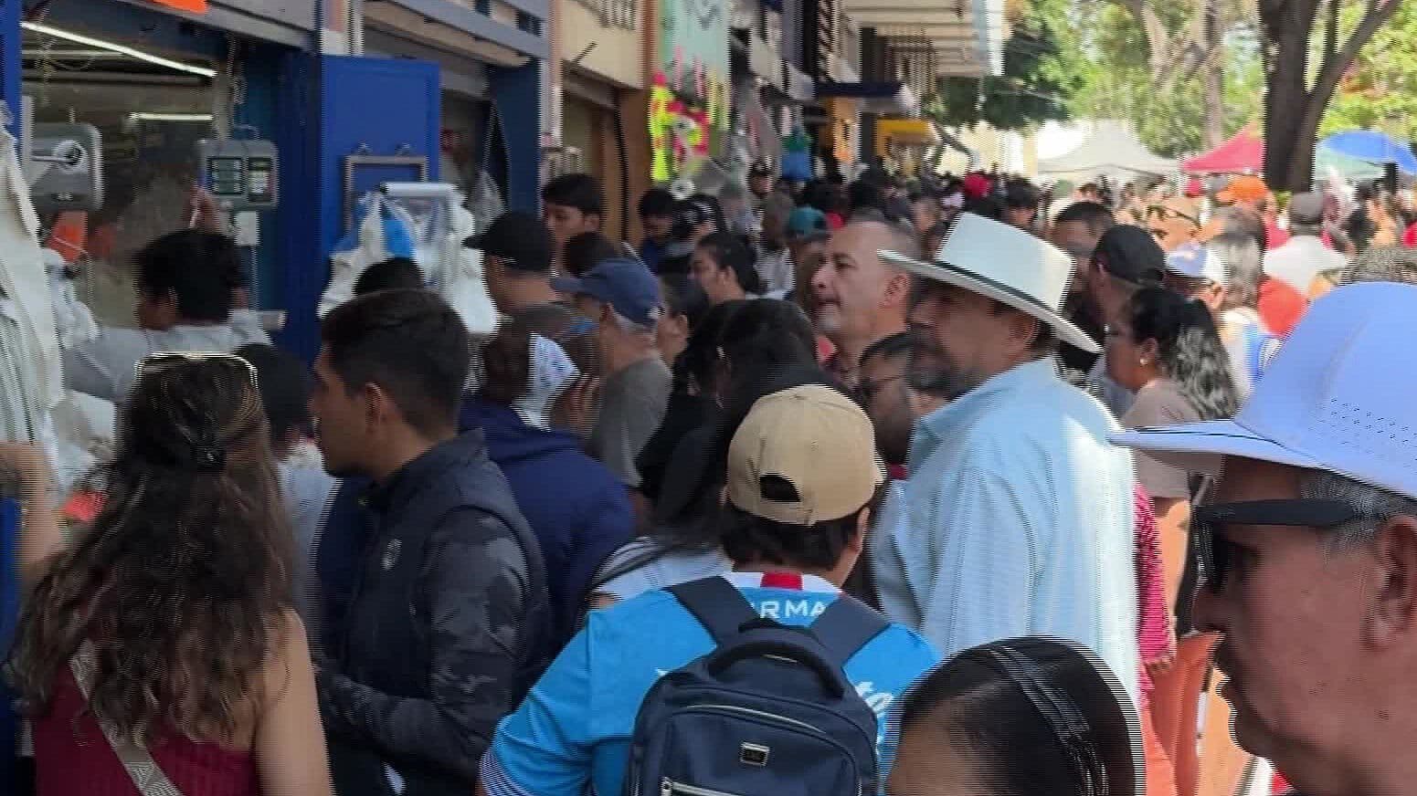 Mercado del Mar de Zapopan se Satura de Clientes en Jueves Santo; el Camarón Lidera Compras