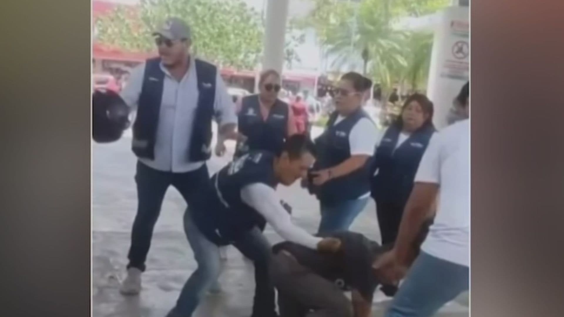 VIDEO: Empleados Municipales se Enfrentaron a Migrantes en Tapachula, Chiapas