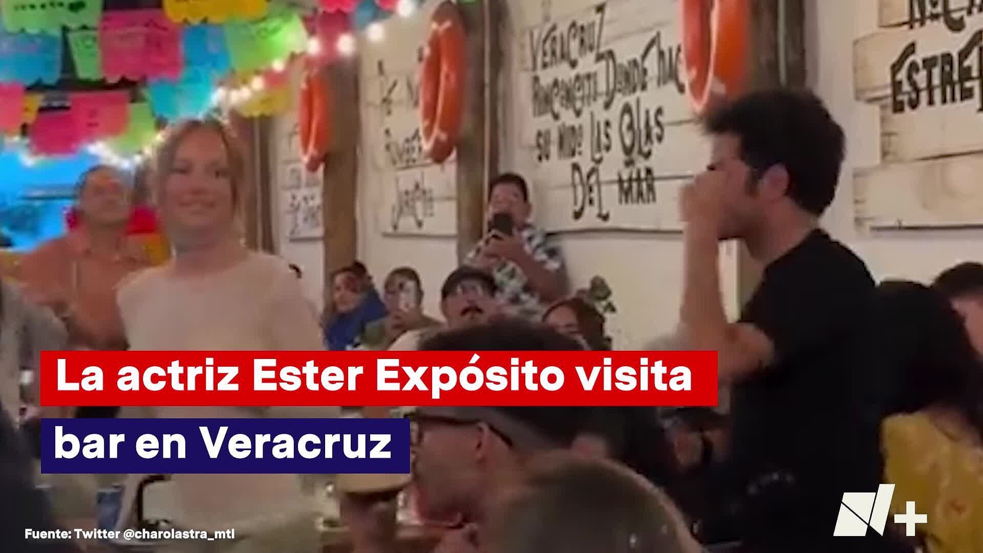 Captan a la Actriz Ester Expósito Echando Pasos en un Bar de Veracruz