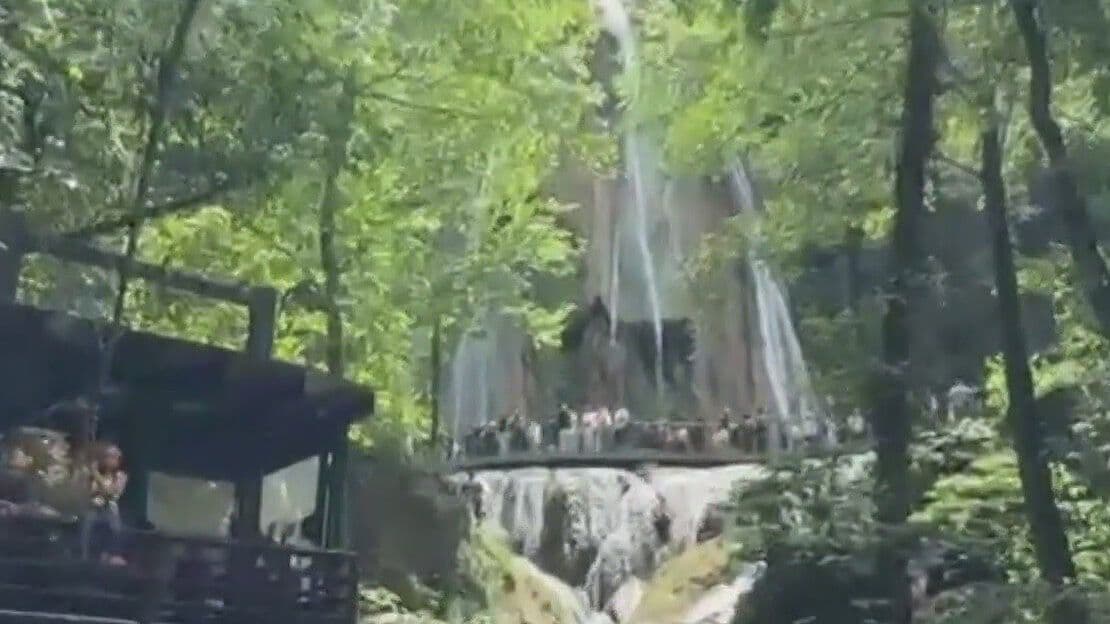 Pasean Familias en Cola de Caballo en Santiago, Nuevo León