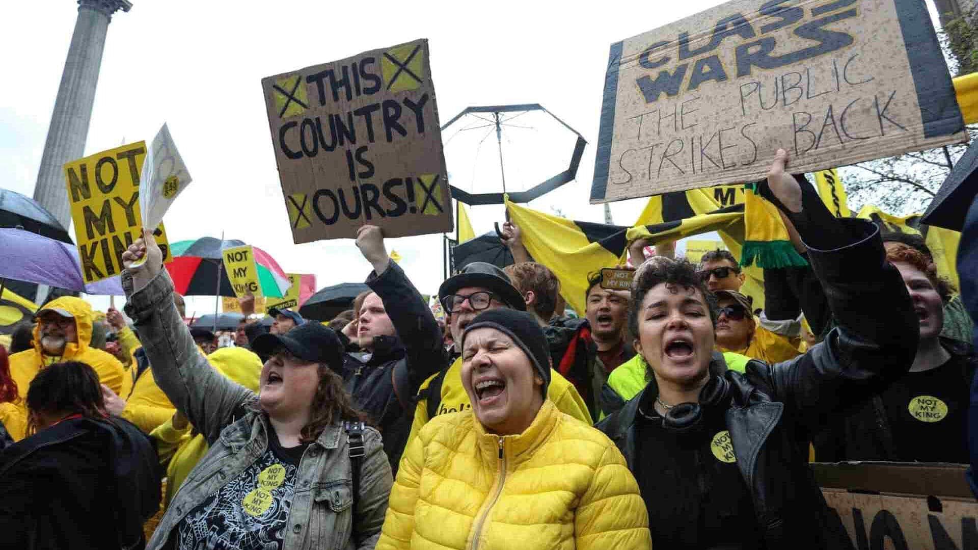 Protestas en Londres contra la Monarquía Británica Durante Coronación