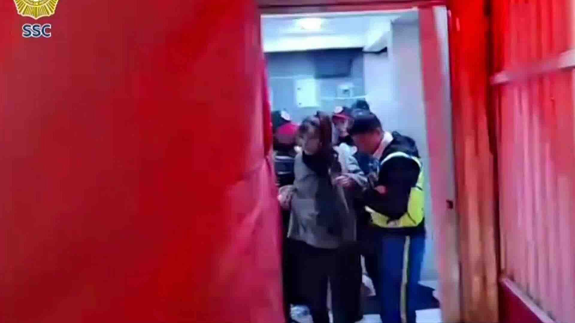 Auxilian a Mujer con 38 Semanas de Embarazo en Paradero de Indios Verdes, CDMX
