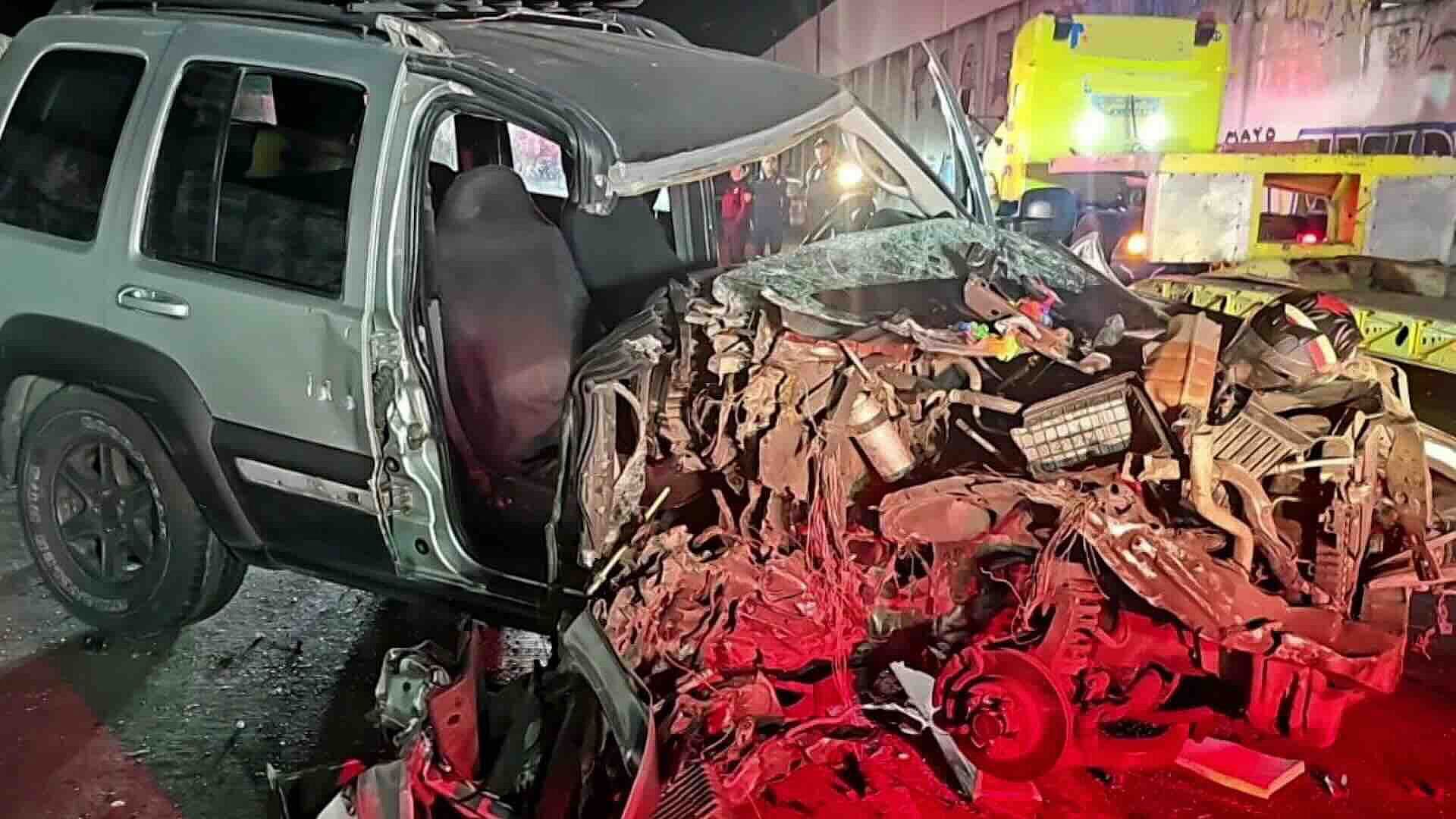 Aparatoso Accidente Destruye Auto en Iztacalco, CDMX; Moviliza a Emergencias
