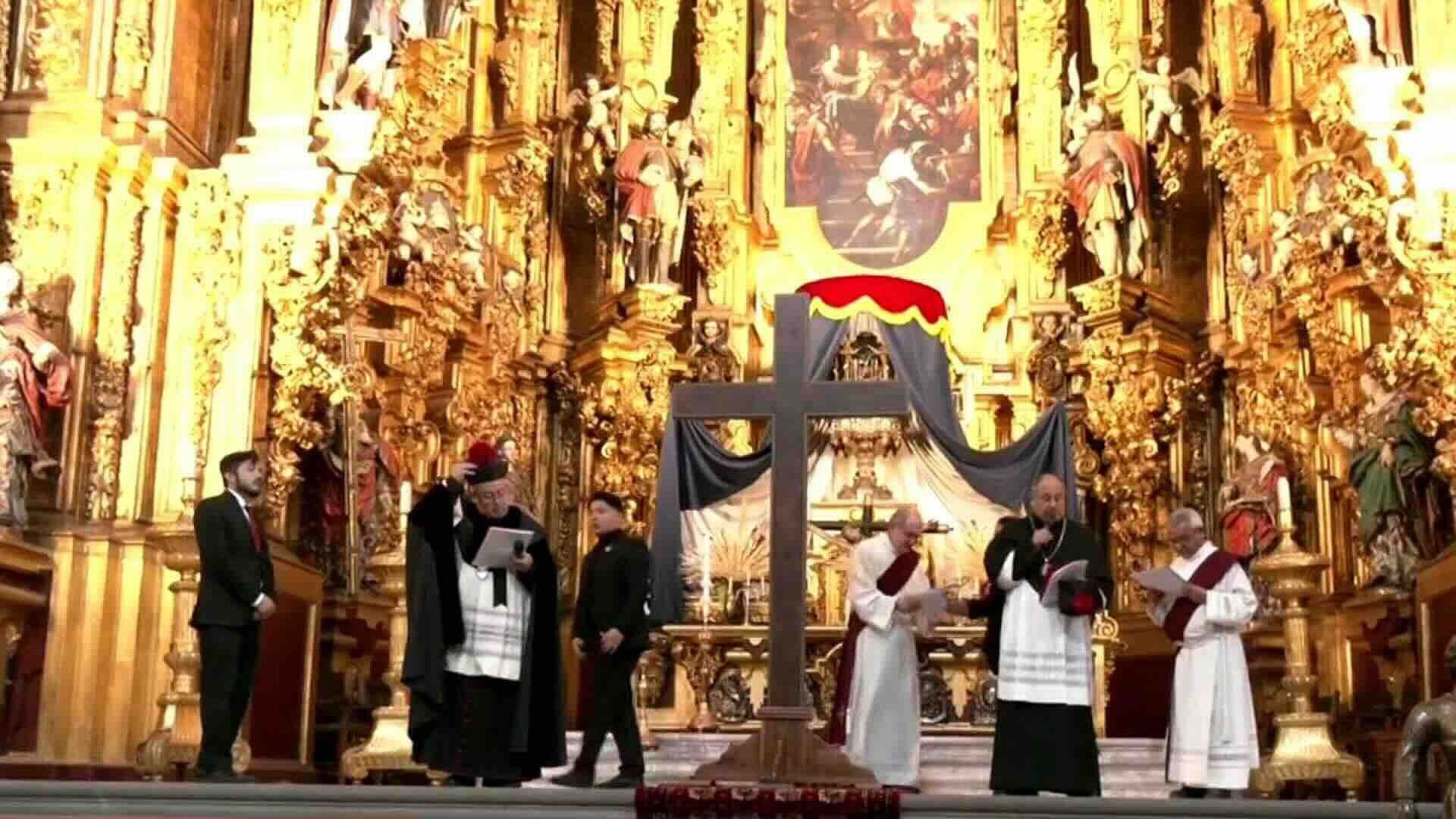 Fieles Recorrrieron Viacrucis en Catedral Metropolitana de CDMX Durante Viernes Santo
