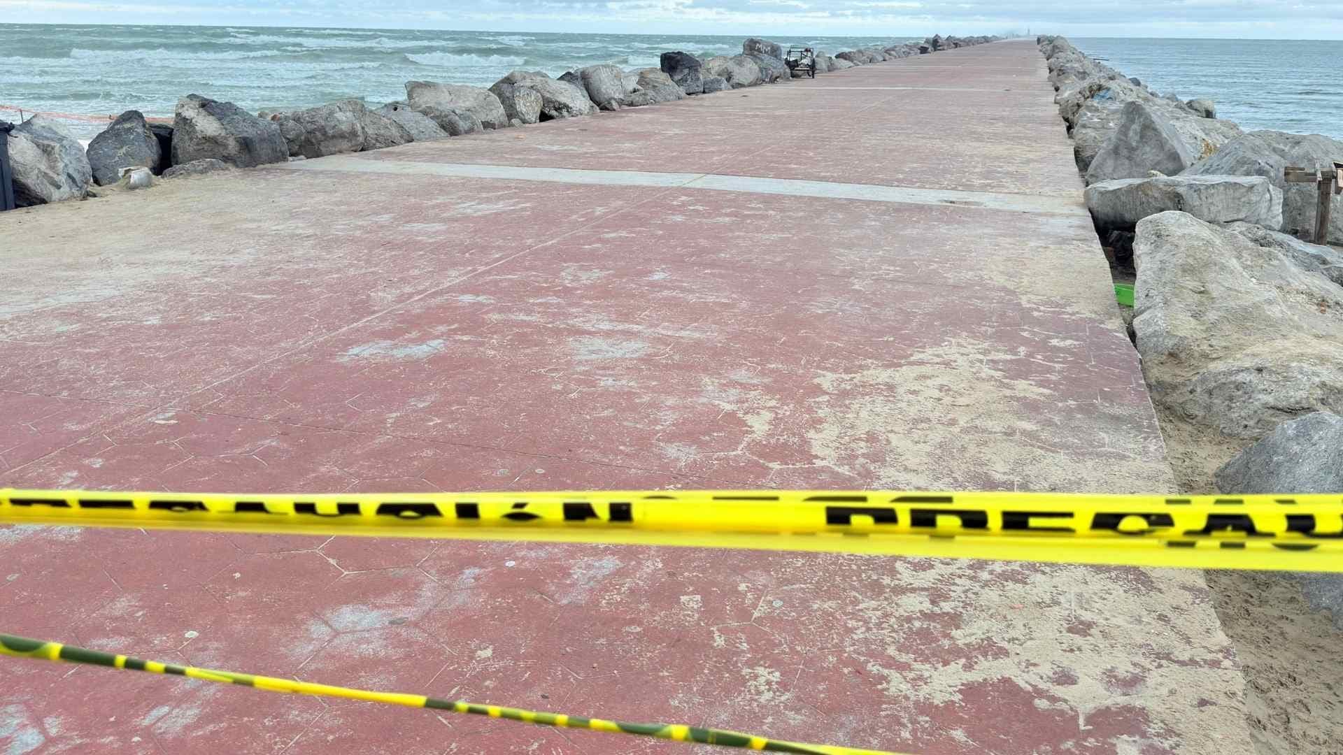Cierran Acceso a Playa Miramar y Escolleras por Fuerte Oleaje y Vientos