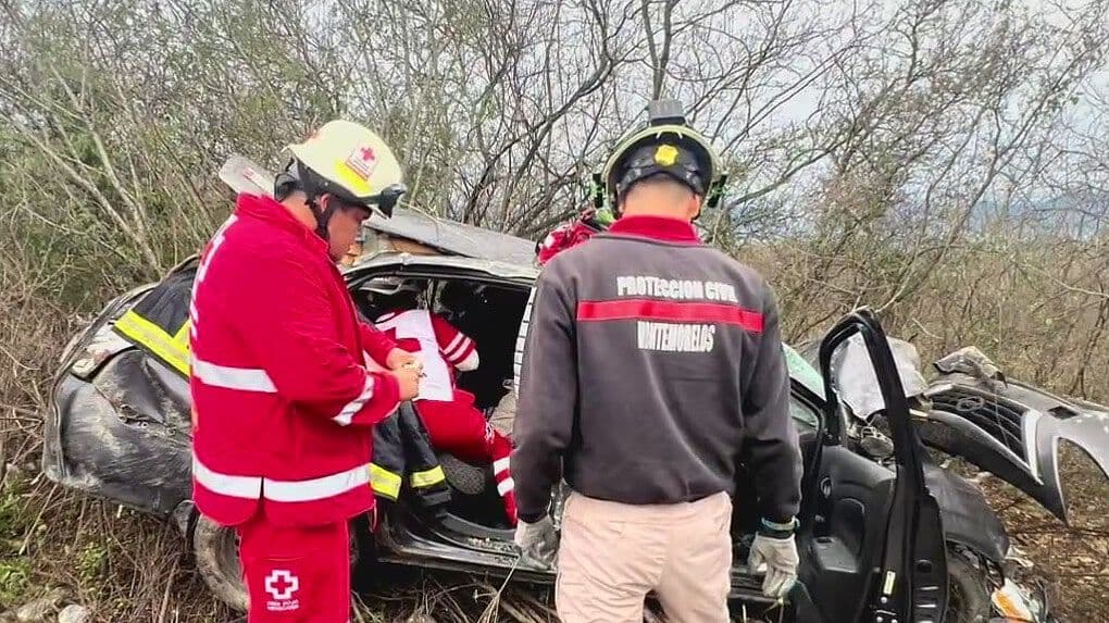 Deja 2 Mujeres Heridas Volcadura de Carro en Montemorelos