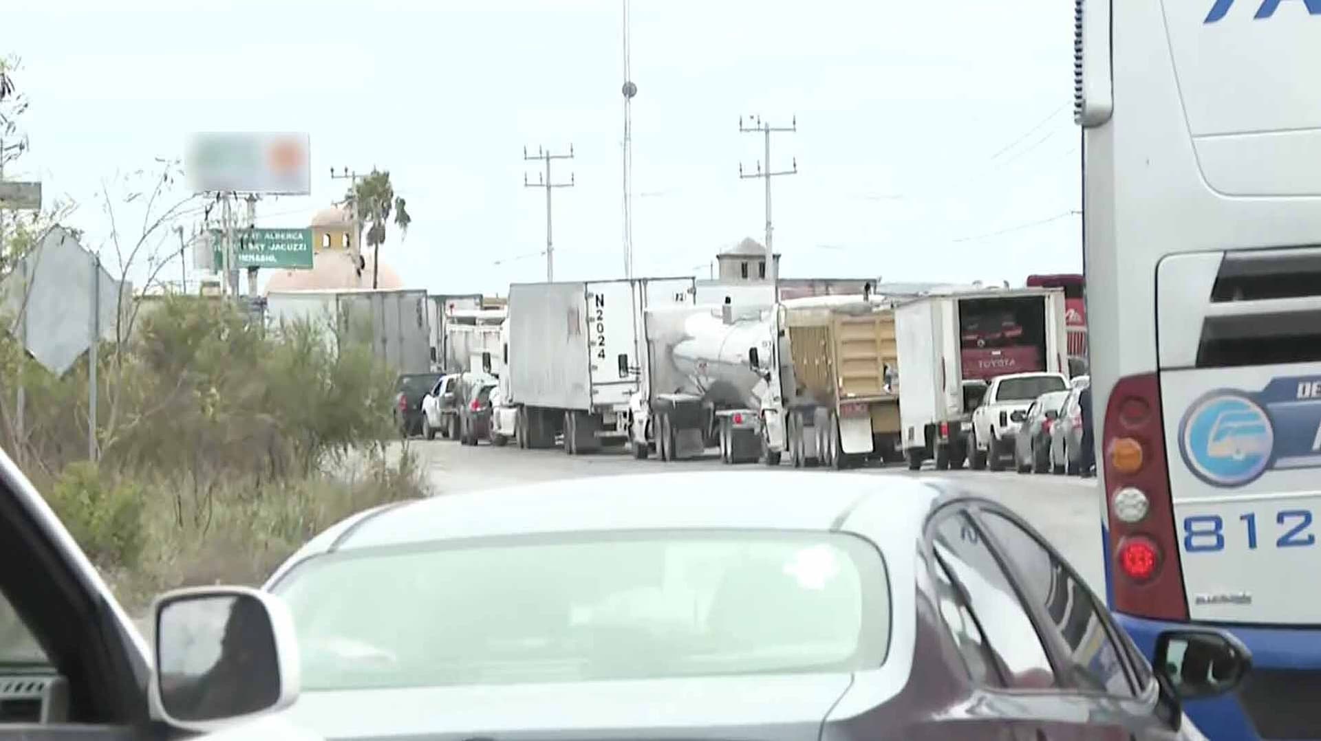 Bloqueo de Carretera Victoria-Matamoros por Agricultores de Tamaulipas; Reportan Largas Filas
