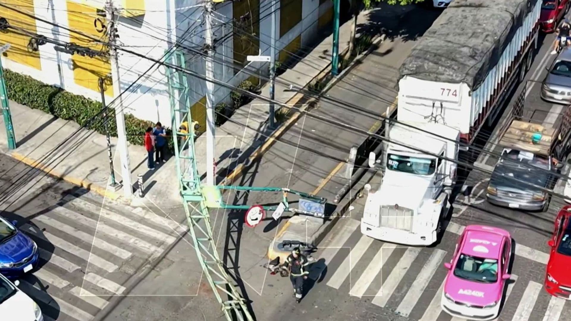 Cae Estructura con Señalética sobre el Eje 3 en la Colonia Obrera en CDMX