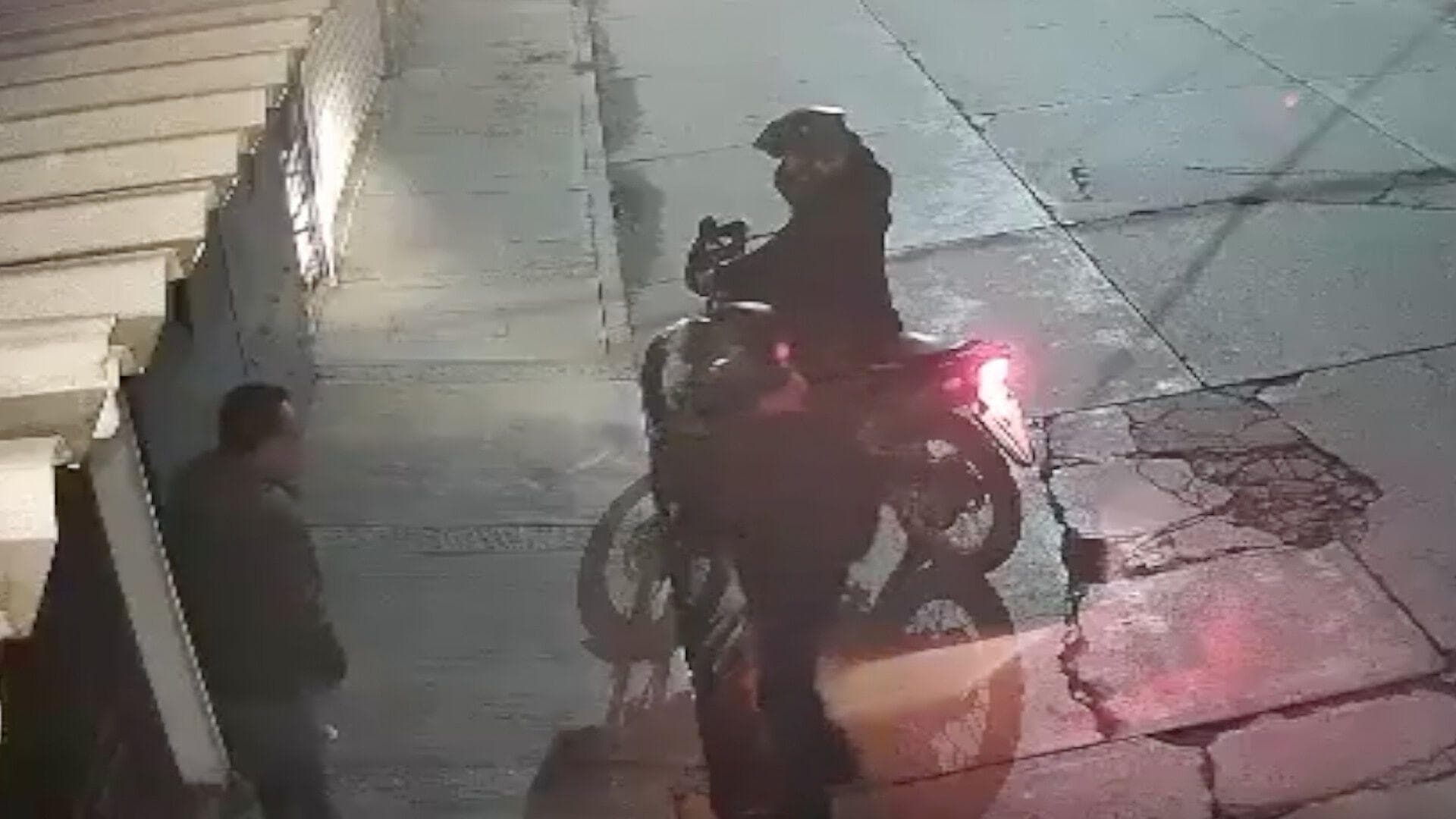 Video: Dos Sujetos en Motocicleta Asaltan a un Joven en San Martín Texmelucan, Puebla