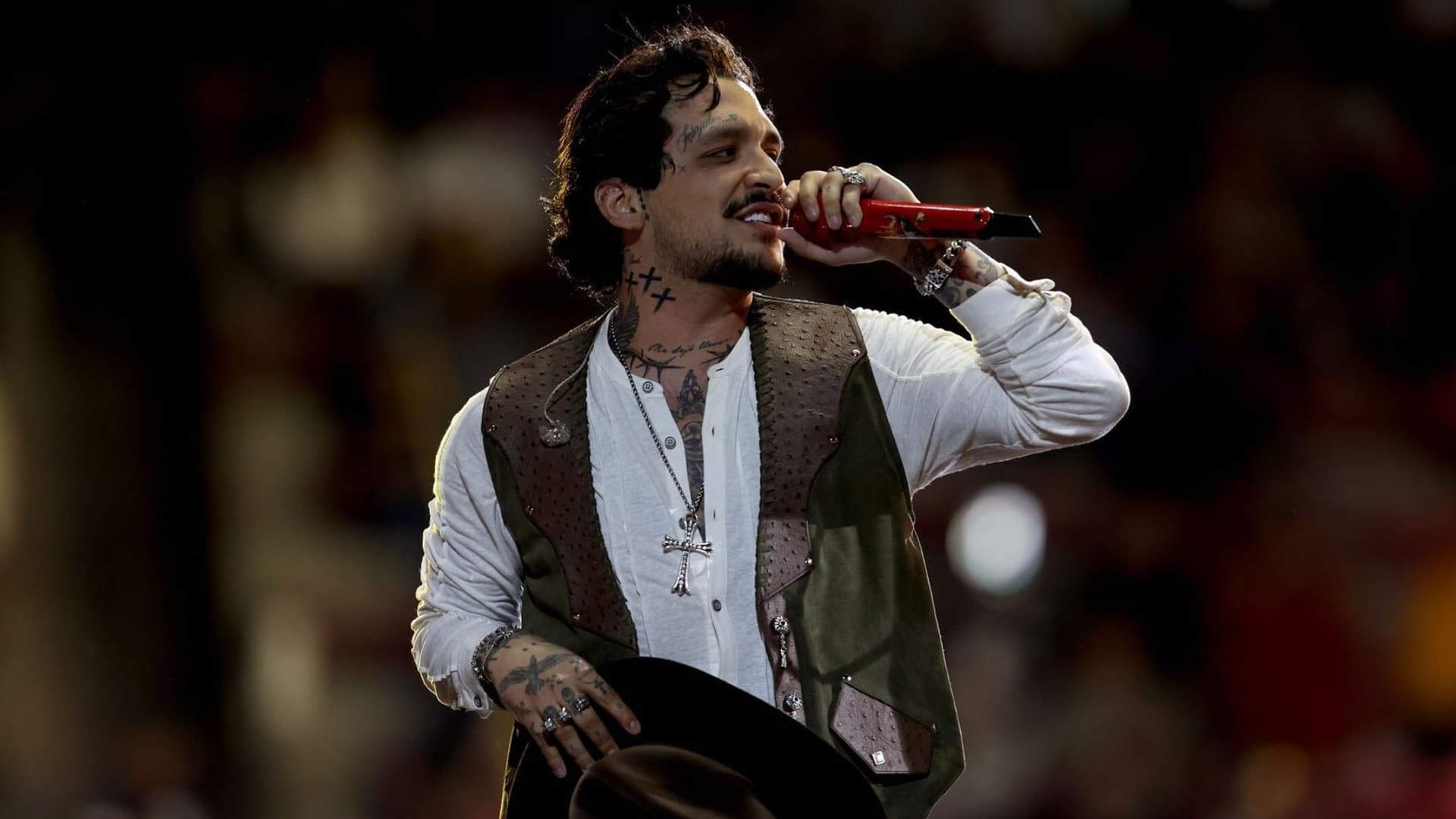Christian Nodal Niega que Pepe Aguilar Maneje su Carrera Profesional