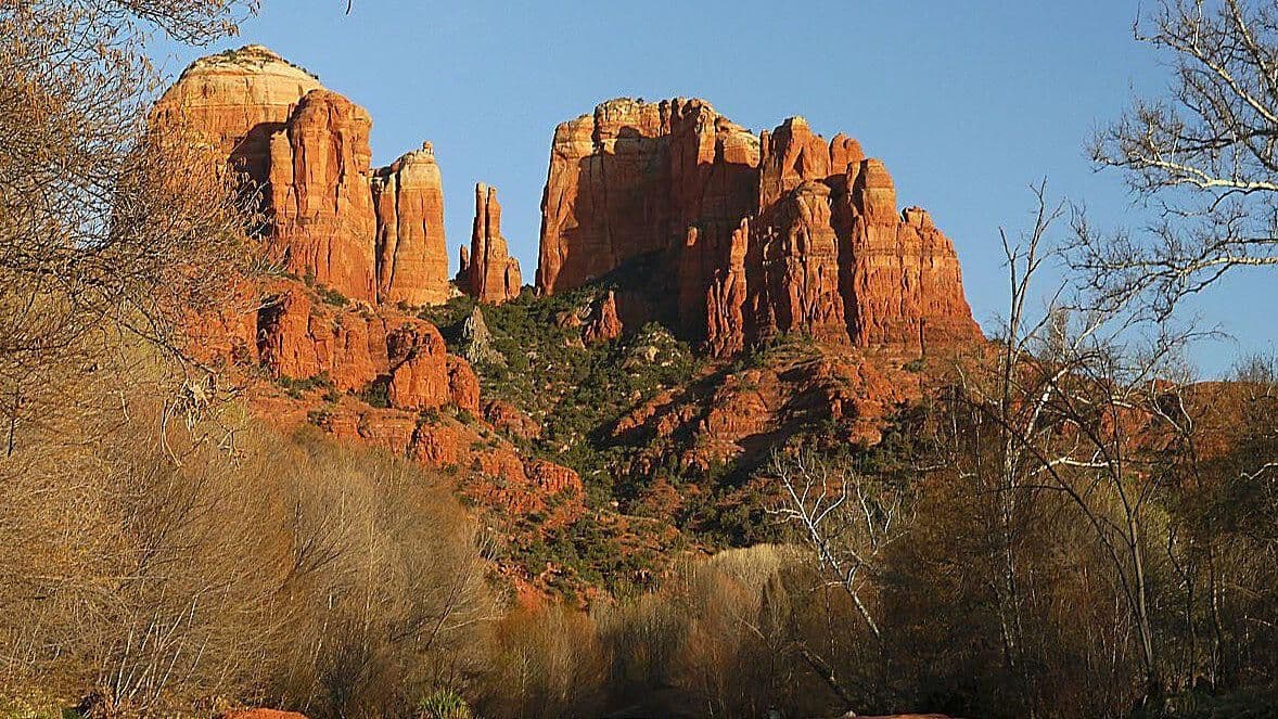 Sedona, la Joya de Arizona con un Castillo en Pleno Acantilado