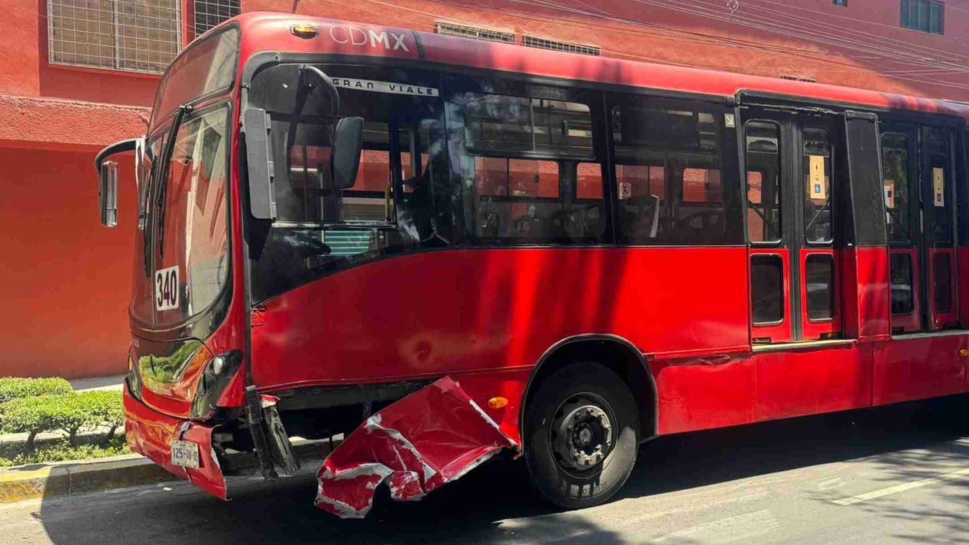 Metrobús Choca contra una Patrulla en Iztacalco, CDMX | N+ FORO Tv En Vivo