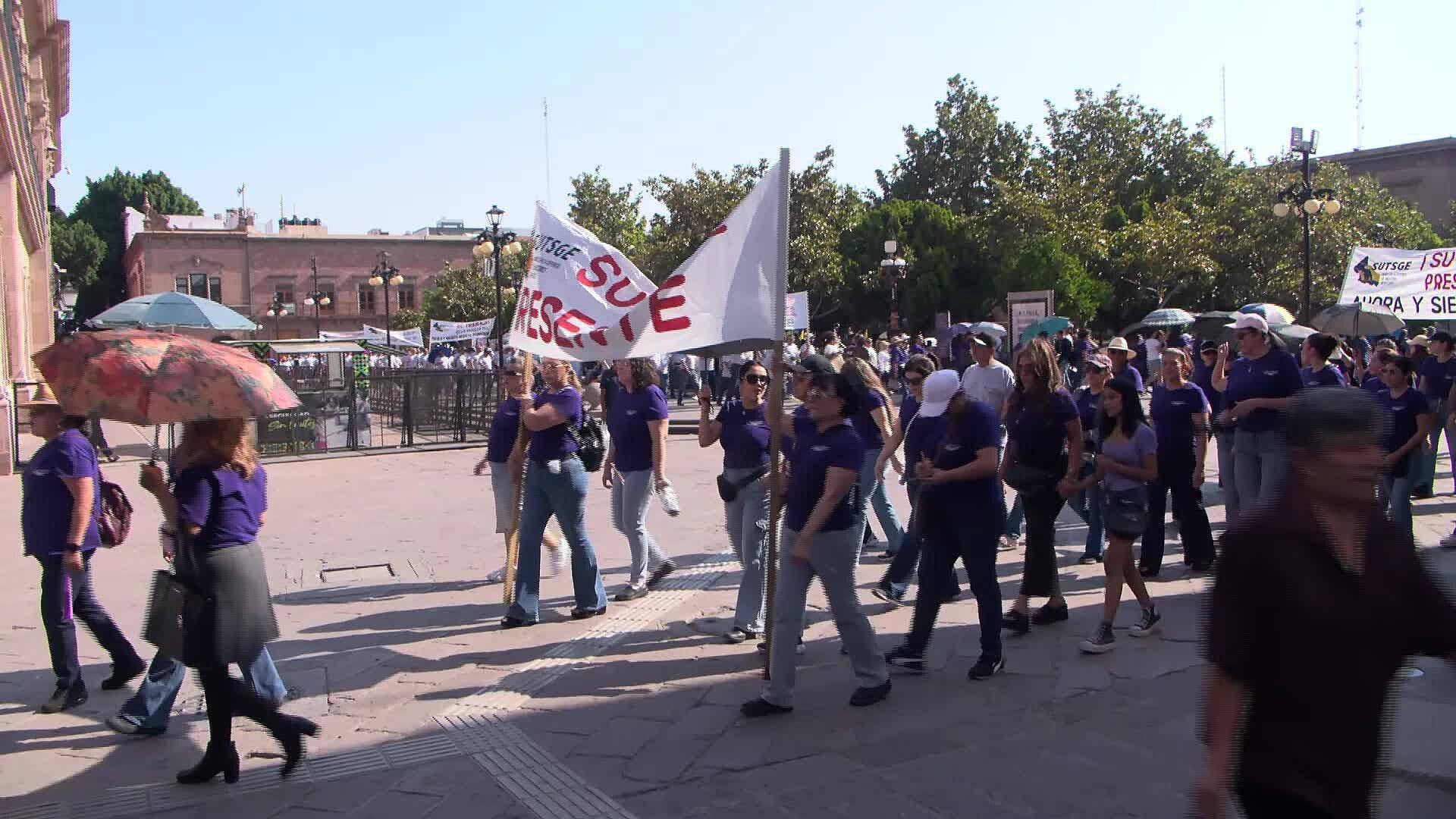Marchan Trabajadores en San Luis Potosí por el Día del Trabajo