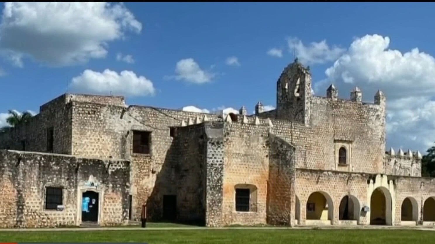Hallan Arsenal de la Guerra de Castas en Cenote Bajo un Convento de Yucatán