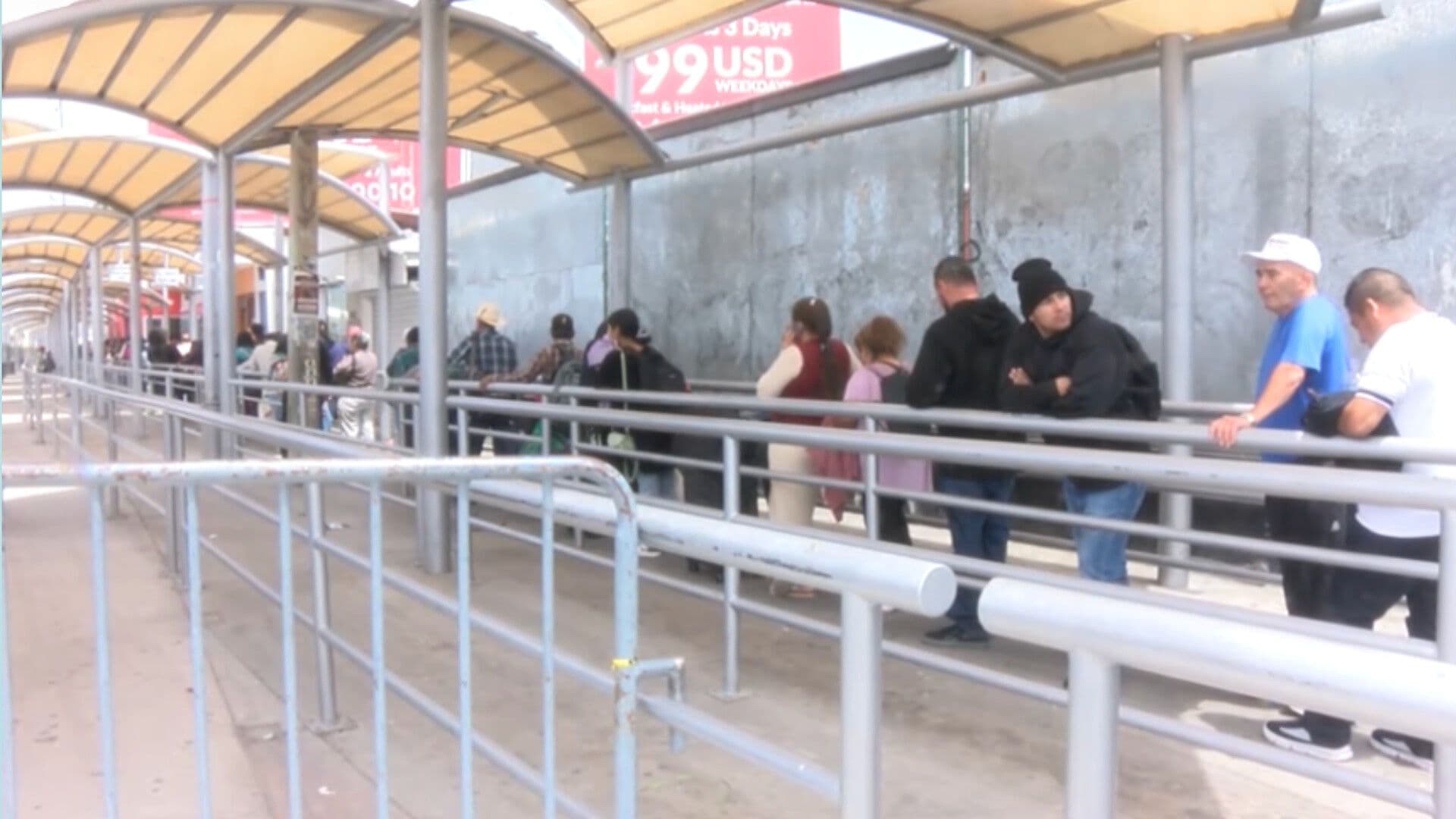 Aumentan Obstáculos para Migrantes Varados en Baja California