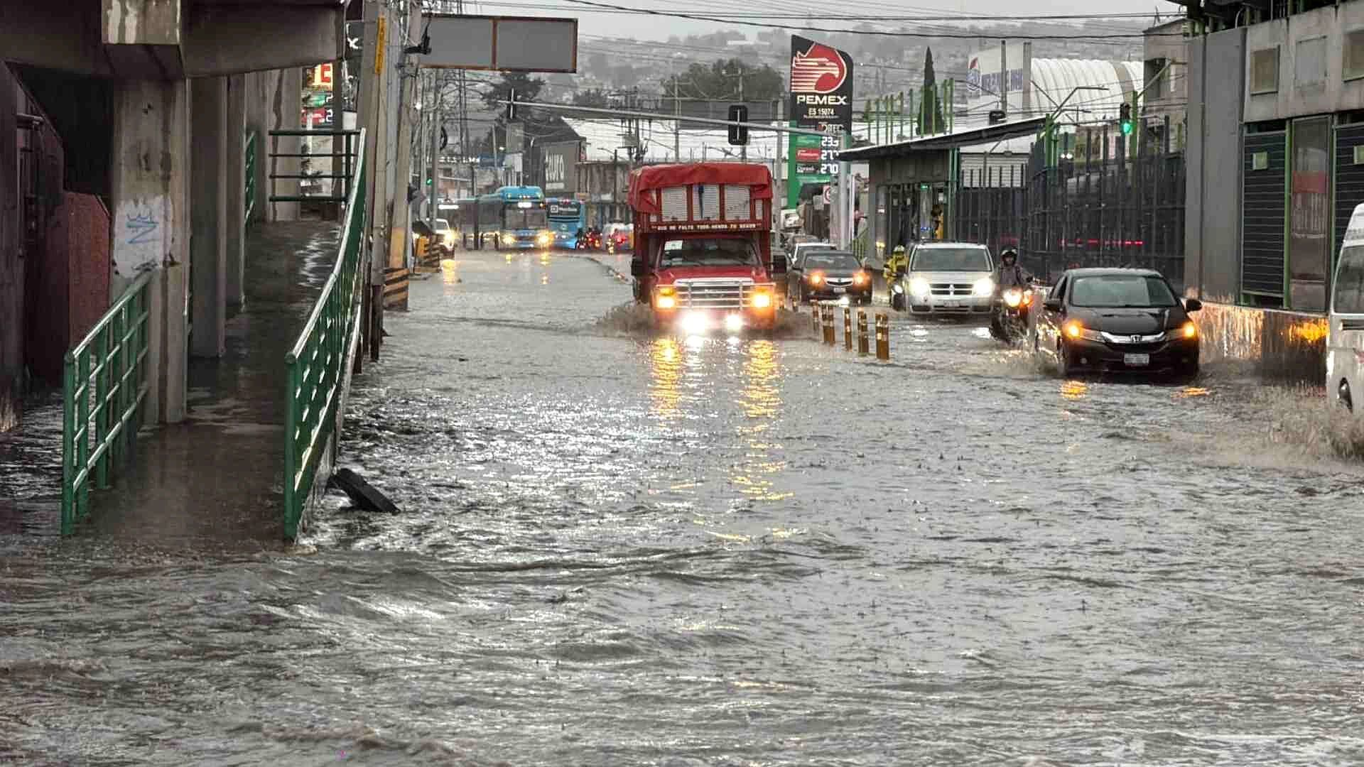 Lluvias Hoy en Ecatepec: Así Quedó Bajo el Agua Avenida Nacional en Venta de Carpio