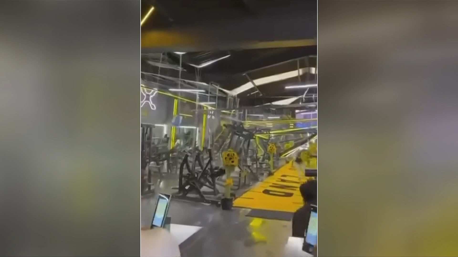 VIDEO: Captan Colapso del Techo de un Gimnasio en Atlacomulco tras Fuerte Lluvia y Granizada