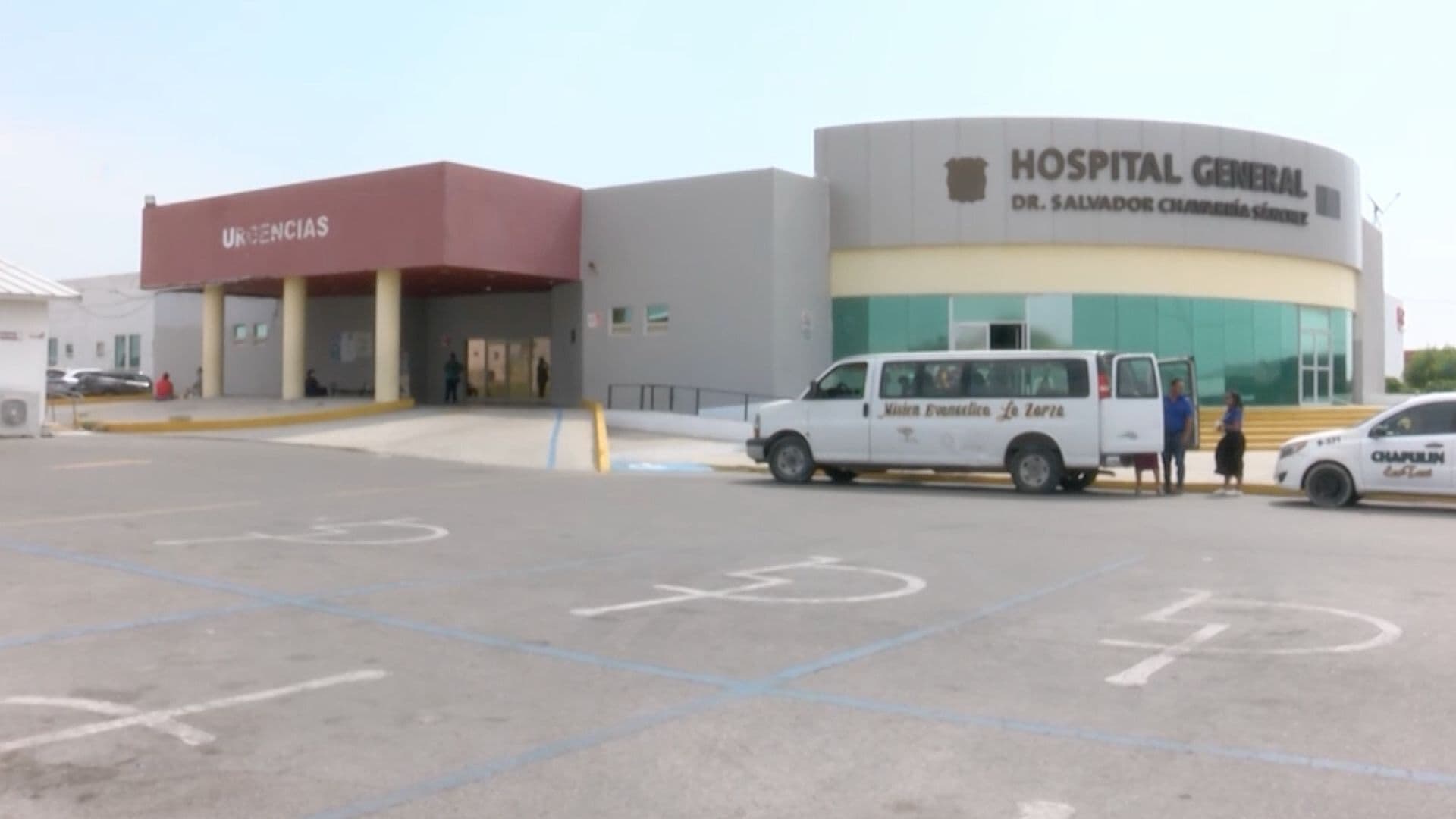 Paramédicos Trasladan al Hospital a Joven con Grave Herida en la Cabeza en Piedras Negras