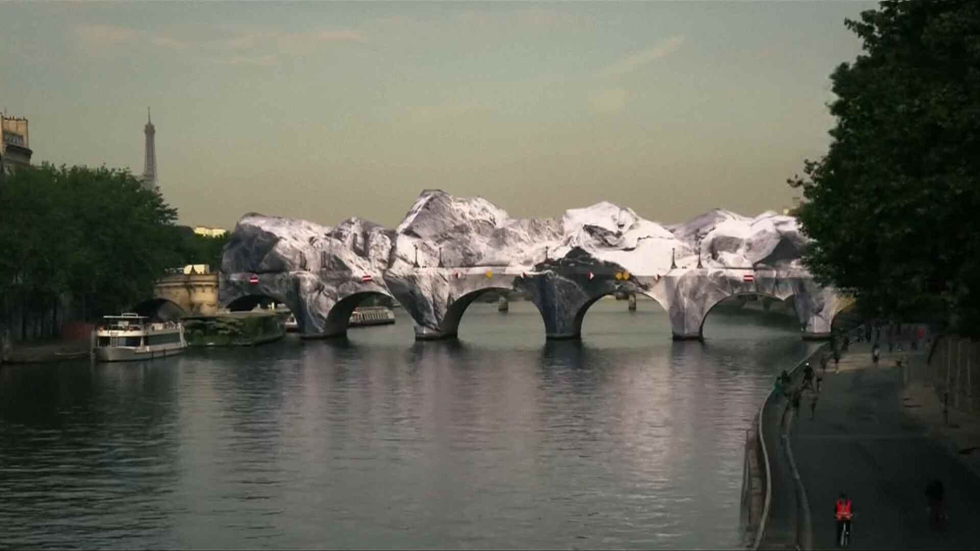El Artista Francés JR Crea Instalación sobre el Histórico Puente Pont Neuf de París