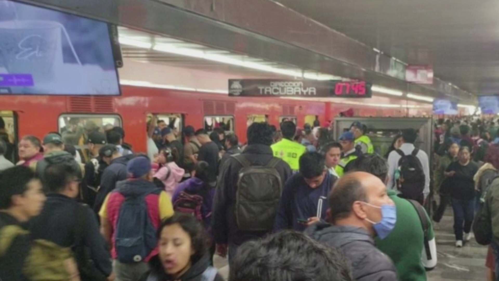 Colapsa la Línea 9 del Metro: Usuarios Reportan Alta Afluencia y Retrasos Hoy 22 de Mayo del