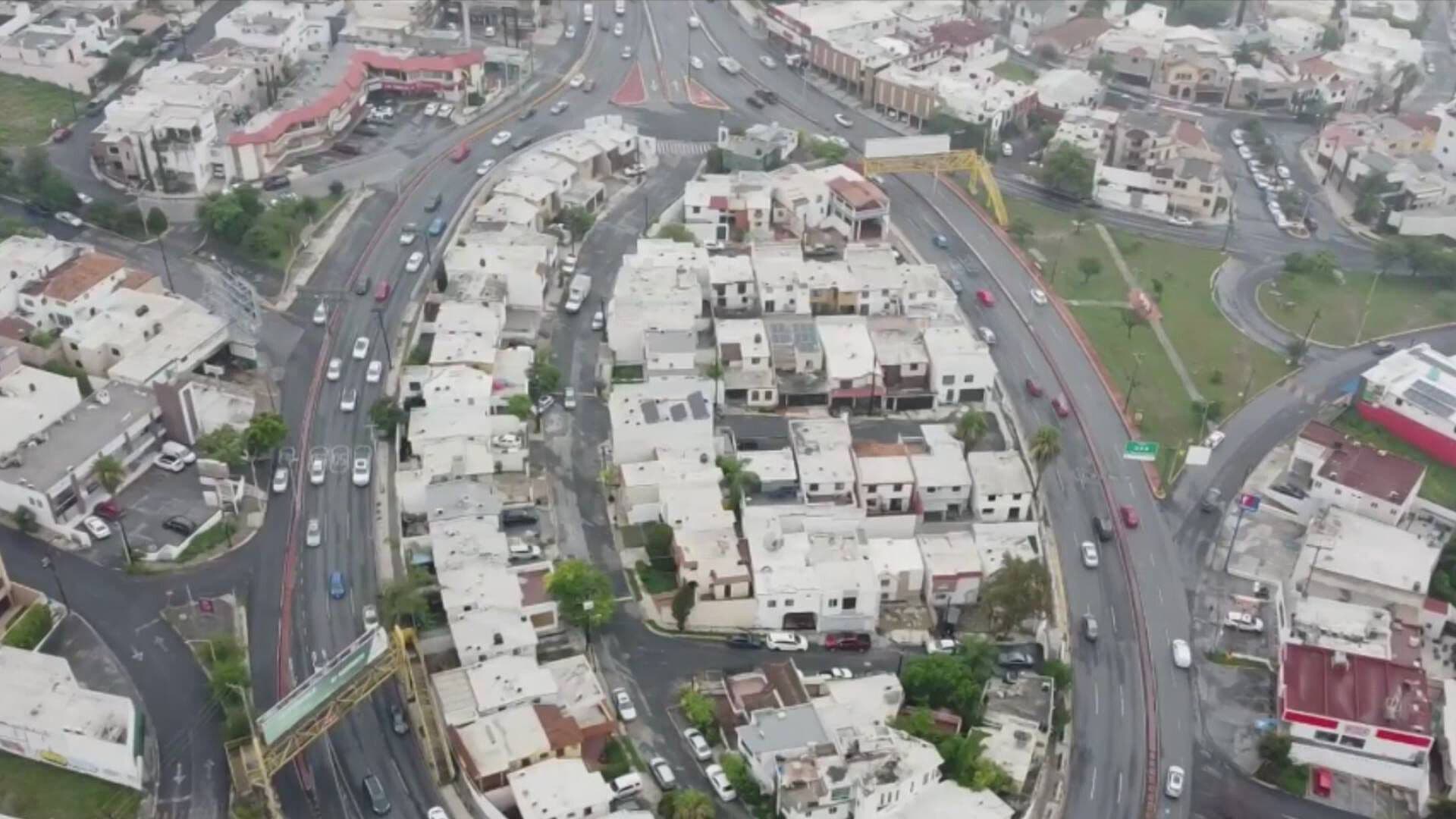 Vecinos y Automovilistas Opinan Sobre Retiro de Casas en Colonia Llave de Oro en Monterrey