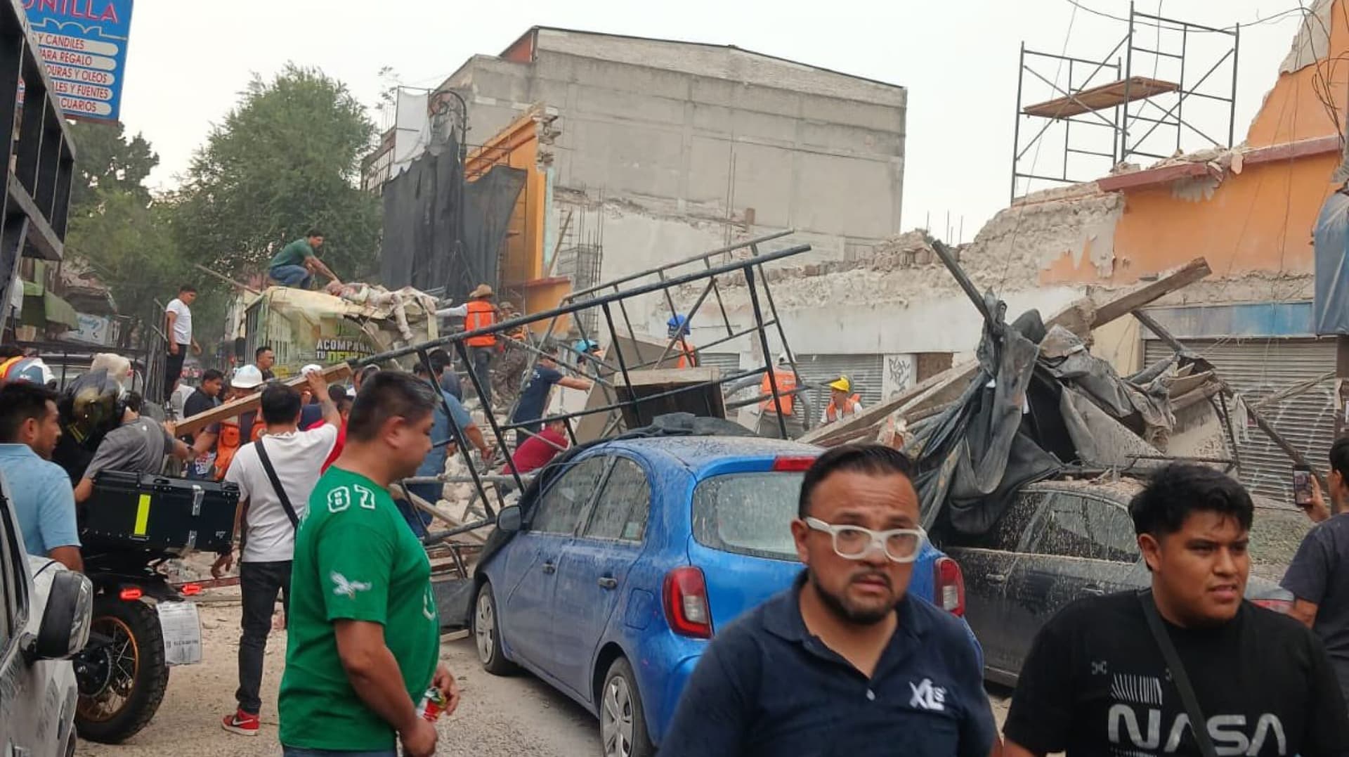 Al Menos Cuatro Heridos por Caída de Barda en Centro Histórico de CDMX