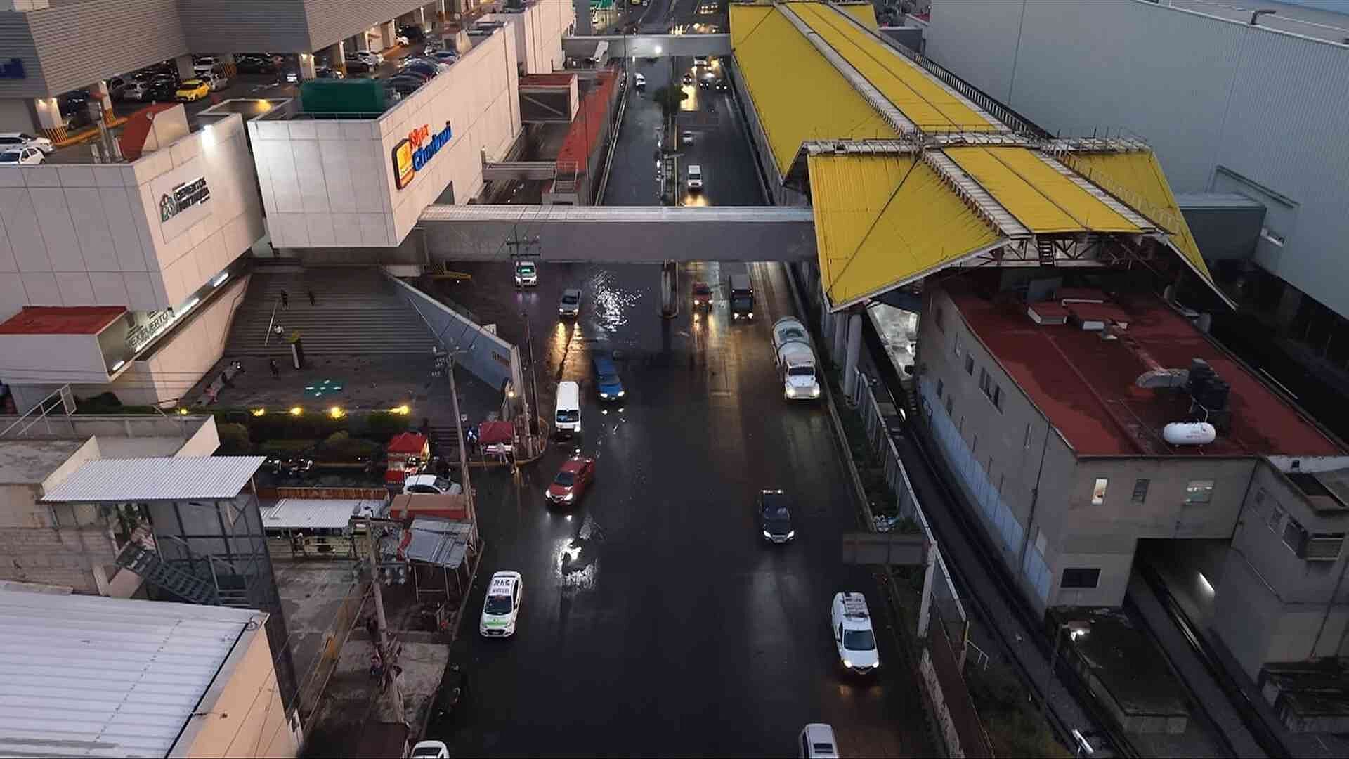 Reportan Encharcamientos en Avenida Central a la Altura de Ciudad Azteca, Ecatepec