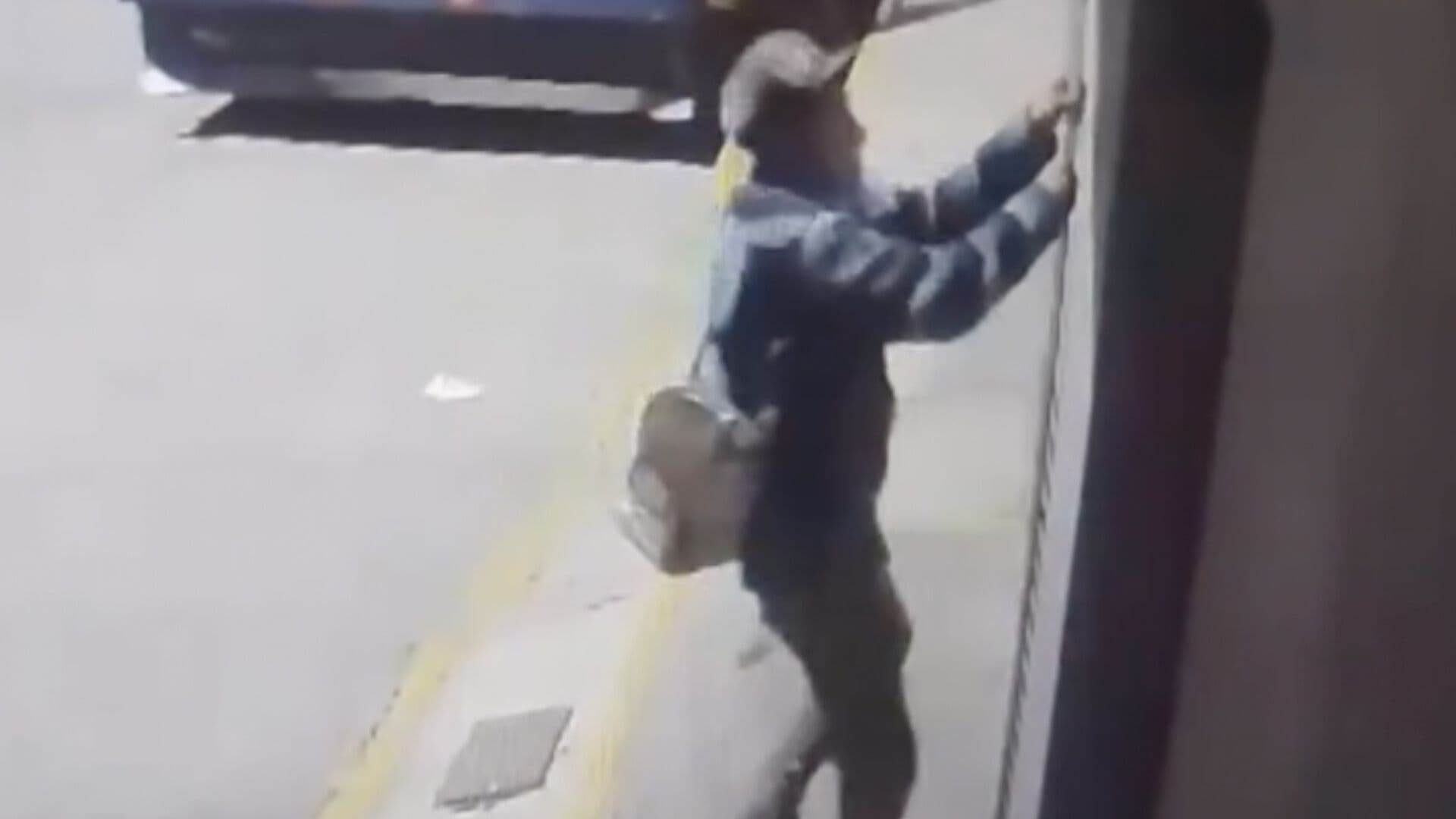 Sujeto Roba Tubería de una Vivienda en Junta Auxiliar de la Ciudad de Puebla