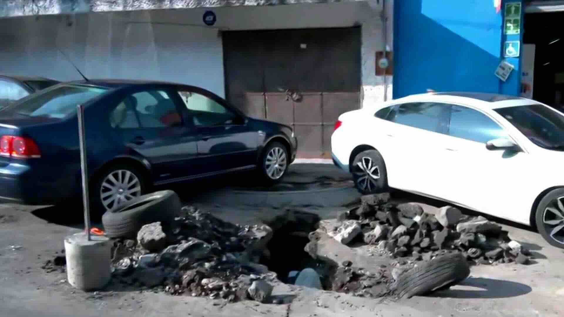 Socavón y Fuga de Agua Afectan Calles en Pueblo de Culhuacán en Iztapalapa, CDMX