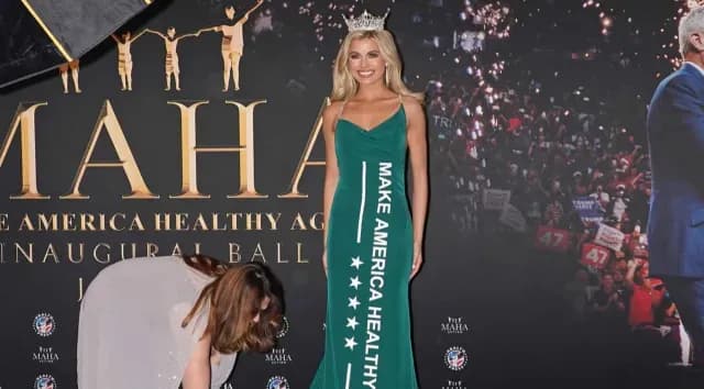 Miss America con vestido de MAHA