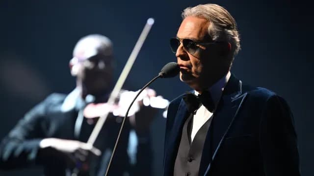Andrea Bocelli canta Nessun Dorma.