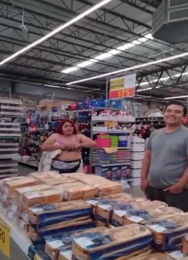 Lady Aurrera: Mujer se desnudó en una tienda
