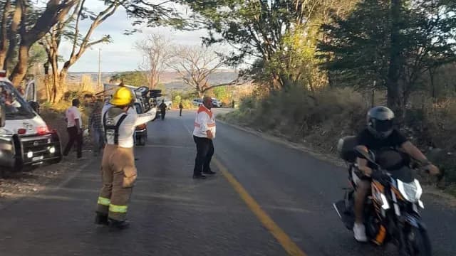 Migrantes heridos tras volcadura en Chiapas