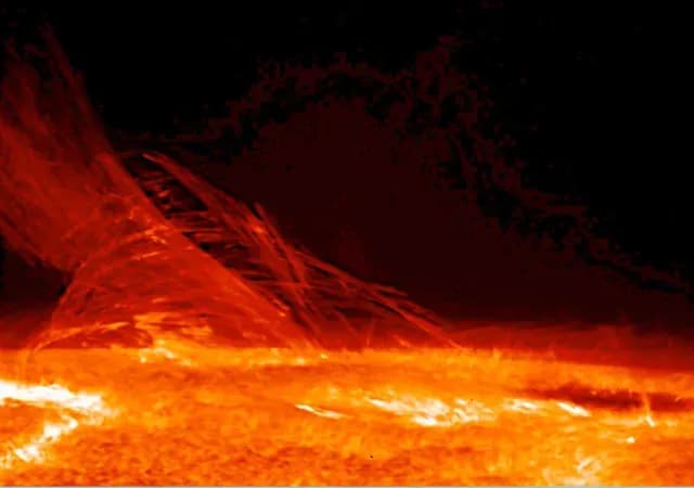 Una llamarada solar expulsada por el Sol
