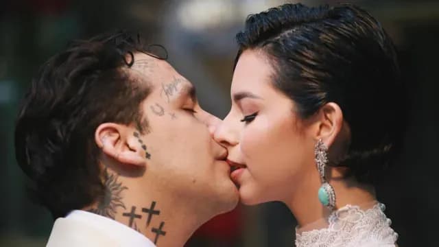 Christian Nodal y Ángela Aguilar en su boda
