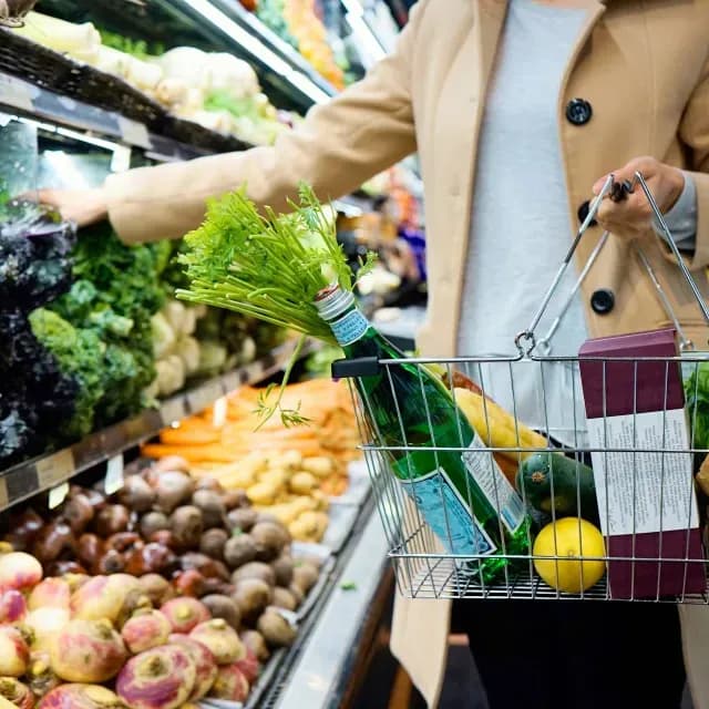 Españoles ahora van al supermercado a ligar