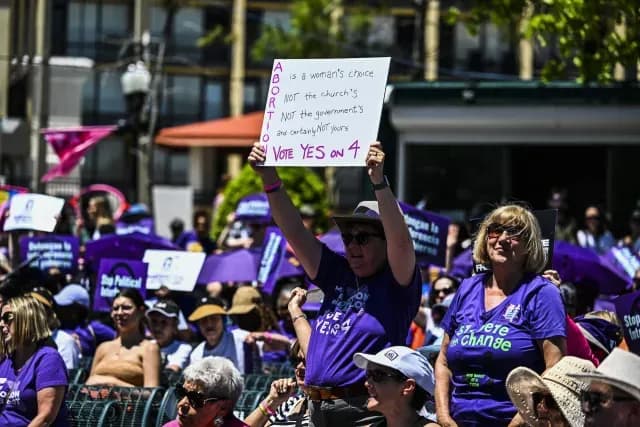 Manifestantes feministas en Florida