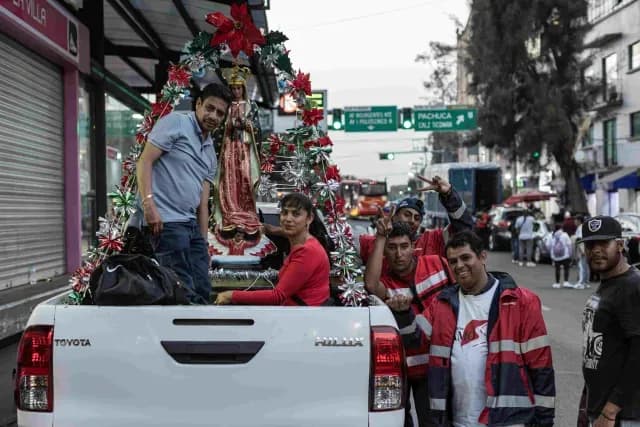Fieles Abarrotan la Basílica de Guadalupe