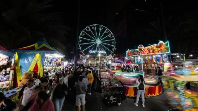Feria en el Monumento a la Revolución